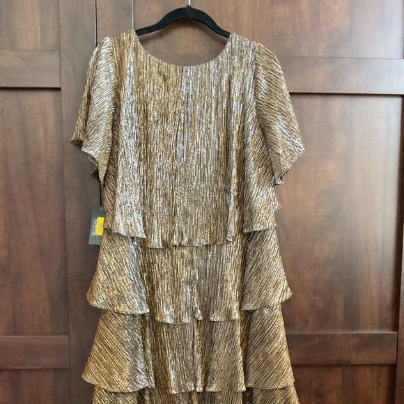 Ignite Evenings, metallic silver and gold lovely formal dress size 8 - Picture 2 of 5